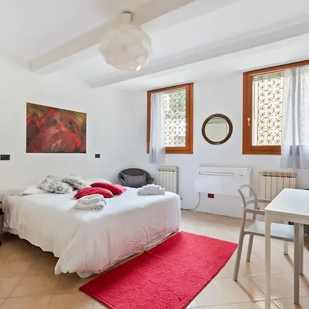 Riva Di Biasio Lovely Flat Venecia