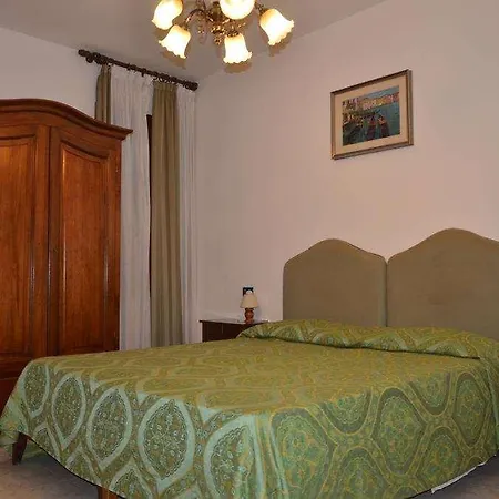 Iris Hotel
