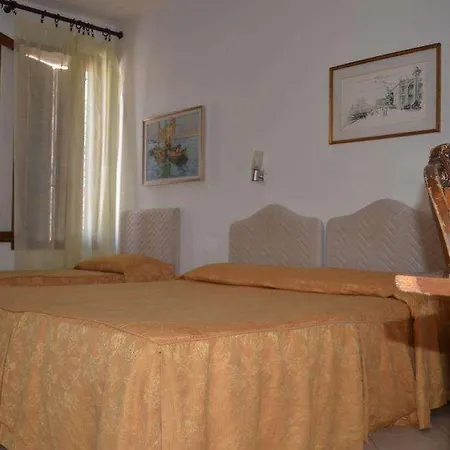Iris Hotel
