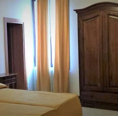 Hotel Iris