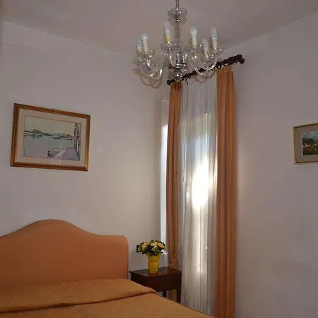 Iris Hotel