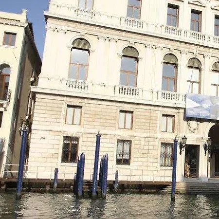 Hotel Iris
