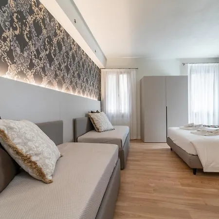 Grifoni Boutique * Venice