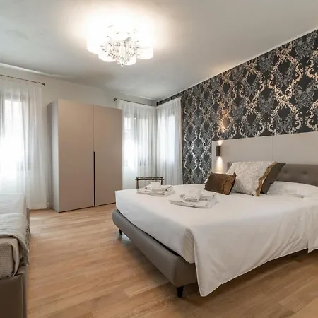 Grifoni Boutique * Venice