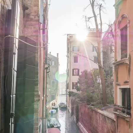 Apartment San Polo Canal View By Wonderful Italy