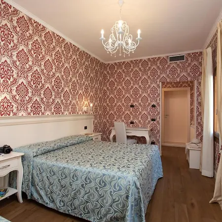 Charming Palace Santa Fosca בית הארחה
