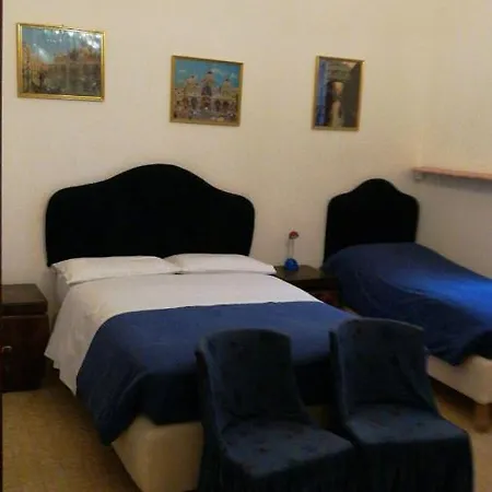 Alloggi Scala Del Bovolo 3* Venetië