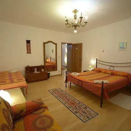 Arabesque Bed and Breakfast 3*