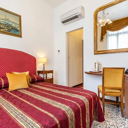 Palazzo Schiavoni Residenza D'epoca & Suite-apartments Guest house Venice