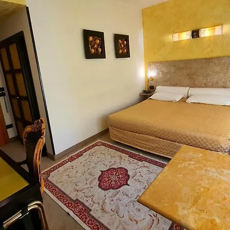 Feel Airport Guest house Venice