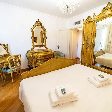 Apartment Salute Canal View Venice
