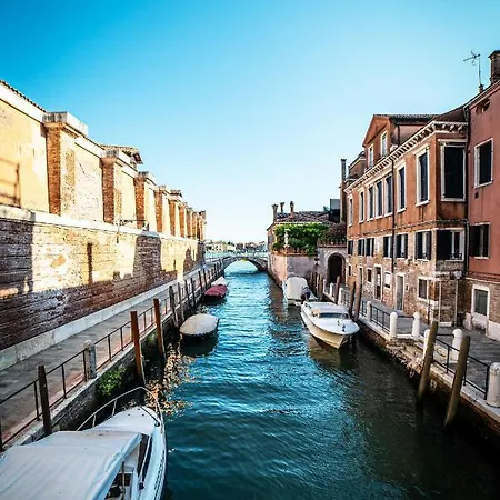 Salute Canal View Apartment Venice