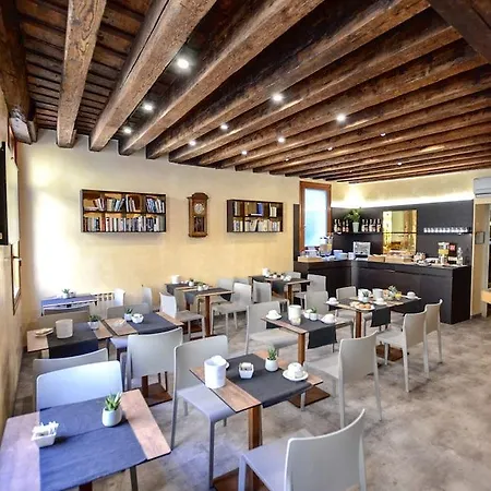 Silva Hotel *