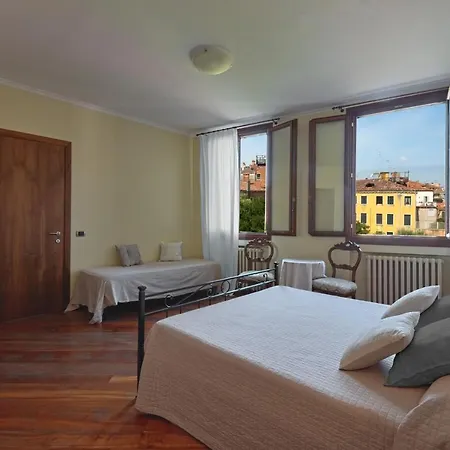 Corte Dei Miracoli Guest house 2*