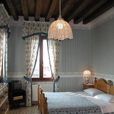 Bed & Breakfast At A Palazzo 3*