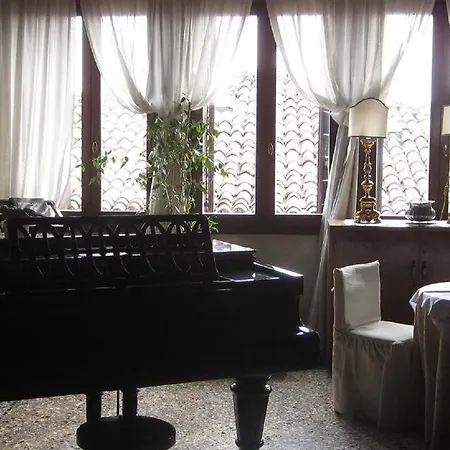 Bed & Breakfast At A Palazzo 3*