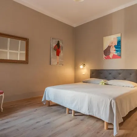 Apartment Family Colours Close To @rialto Mercato