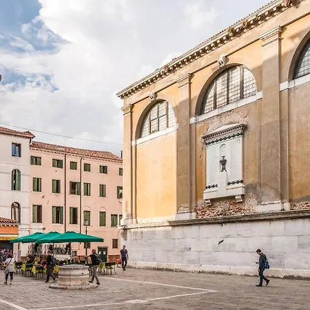 Family Colours Close To @rialto Mercato Venice