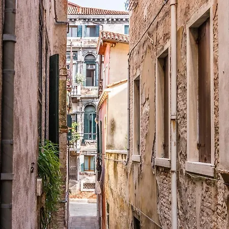 Apartment Family Colours Close To @rialto Mercato