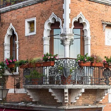 Konukevi Palazzina Veneziana 2*