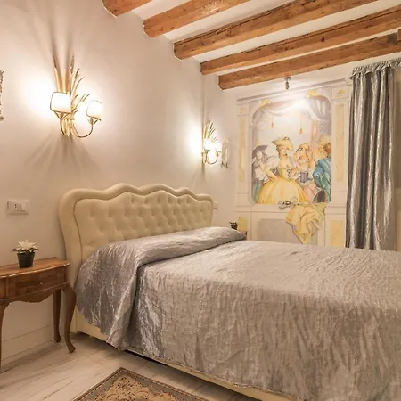 Noble House With @original Venetian Murales