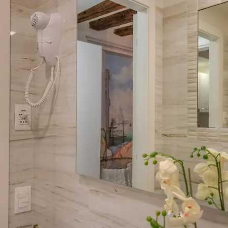 Noble House With @original Venetian Murales Apartment Venice