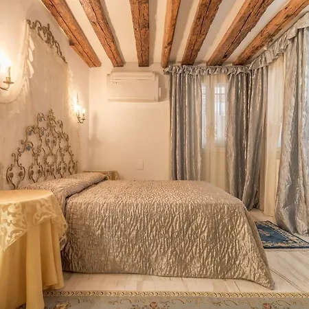 Noble House With @original Venetian Murales
