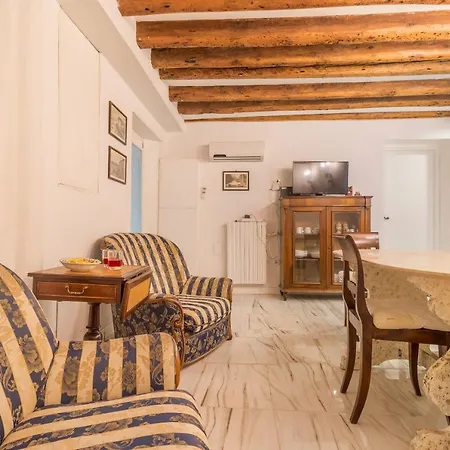Noble House With @original Venetian Murales Appartement
