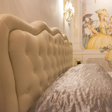 Noble House With @original Venetian Murales Venice