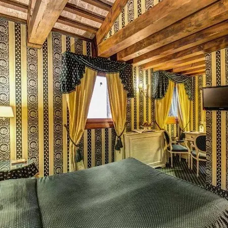 312 Piazza San Marco Konukevi 3*