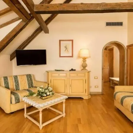 Laguna Hotel 4*