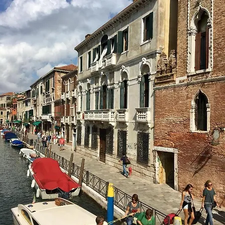 La D'ella *
