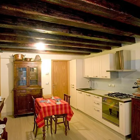 San Cassiano Jacuzzi Bed & Breakfast Venice