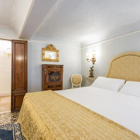 Ca' Dei Cuori On The Grand Canal Apartment