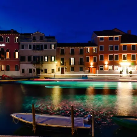 La Casetta Rosa - Vista Sul Canale Apartment Venice