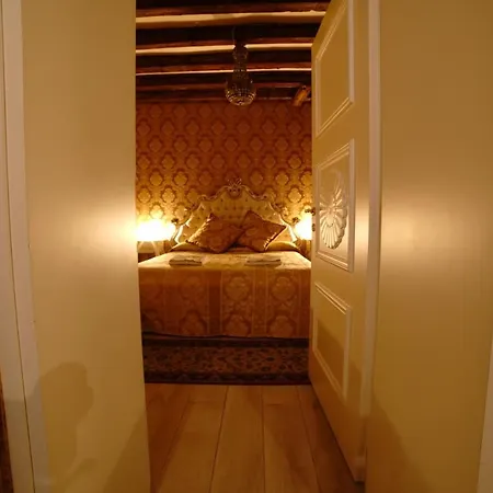 Apartment La Residenza Di Carlo Close To Piazza San Marco