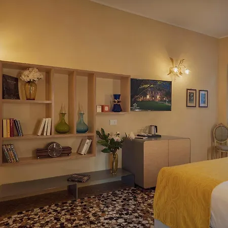 Cinqueteste Luxury 2* Venice