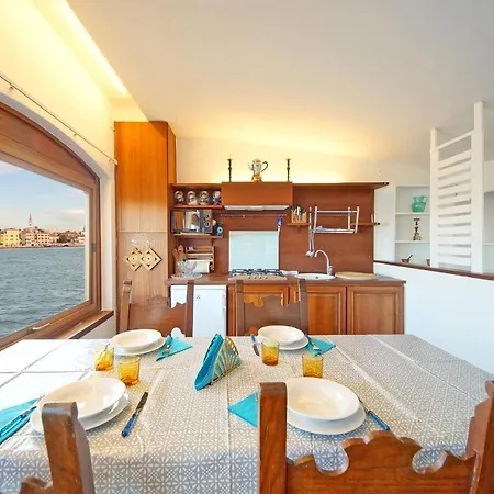 Dolcevita N 453 Canal View Venice