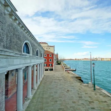 Dolcevita N 453 Canal View Apartment Venice