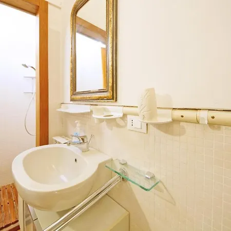 Apartment Dolcevita N 453 Canal View Venice
