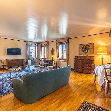 Ca' Pellegrini Luxury Grand Canal Apartment