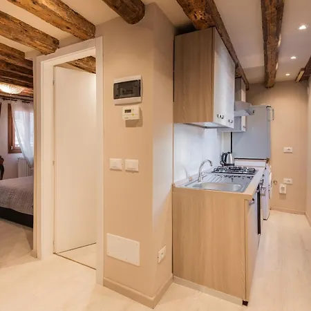 Apartment Andrea Flat 3rd Floor Venice