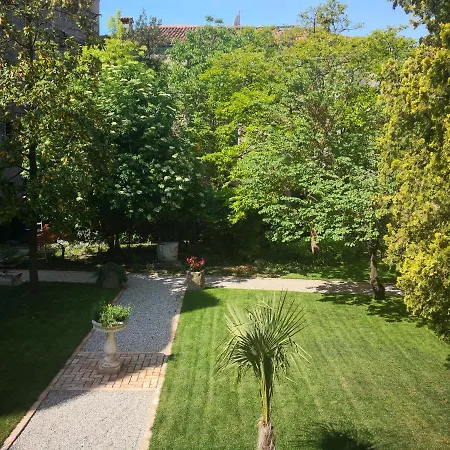Cinqueteste Luxury Guest house 2*