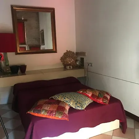 Sweet Autumn In Biennale Garden Flat * Venedig