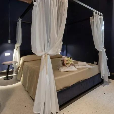 Poli 2* Venice