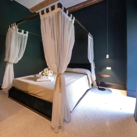 Poli Aparthotel
