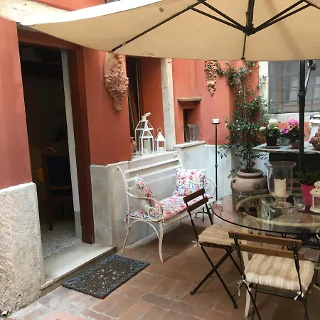Henry's Heaven * Venice