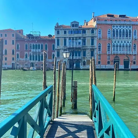 The Glamour Of San Marco Apartment *