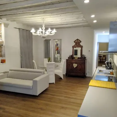 Sara S Luxury Five Minutes From Piazza San Marco Apartment