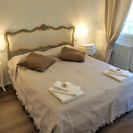 Sara S Luxury Five Minutes From Piazza San Marco Apartment *